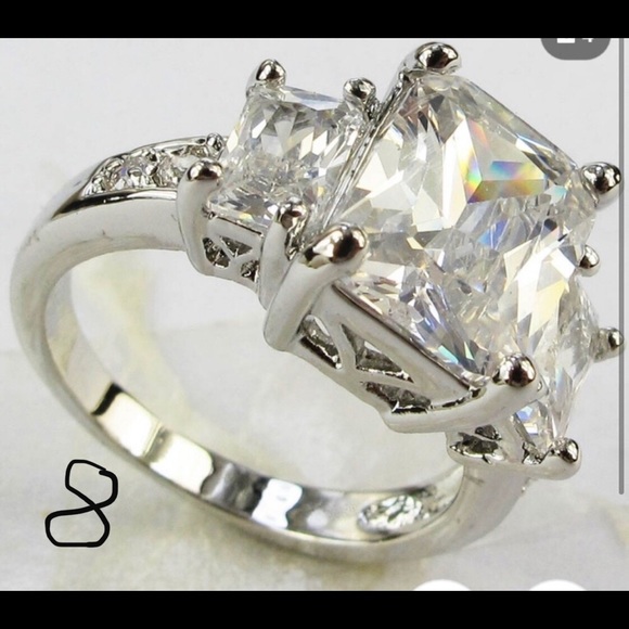 Set of 5 dazzling rings - Picture 2 of 8